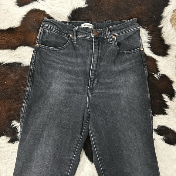 Women’s Black Wranglers - Picture 4 of 5